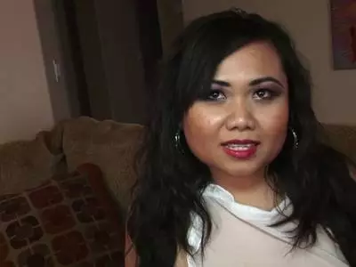 Die beiden Männer und das heiße Flittchen ficken wie die Wilden