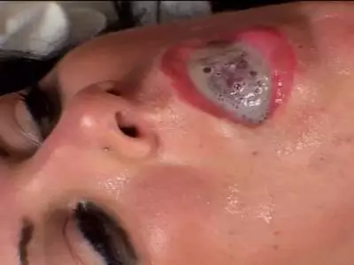 Knallharter Dreierfick mit zwei Typen und einer scharfen Lady